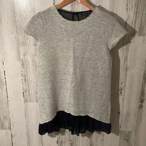 E7- beautiful dressy top blouse shirt size sm/Med